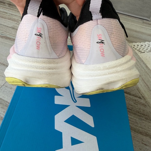 Hoka Women's Skyflow ✨great condition✨ - Picture 7 of 10
